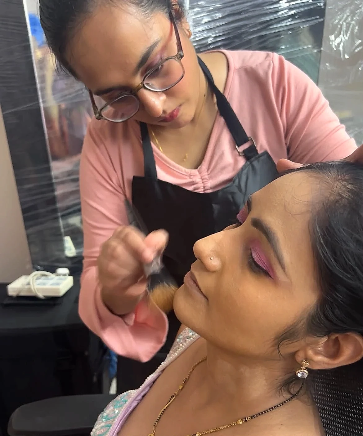 Twinkle Arora Founder & Professional Cosmologist hands-on makeup training